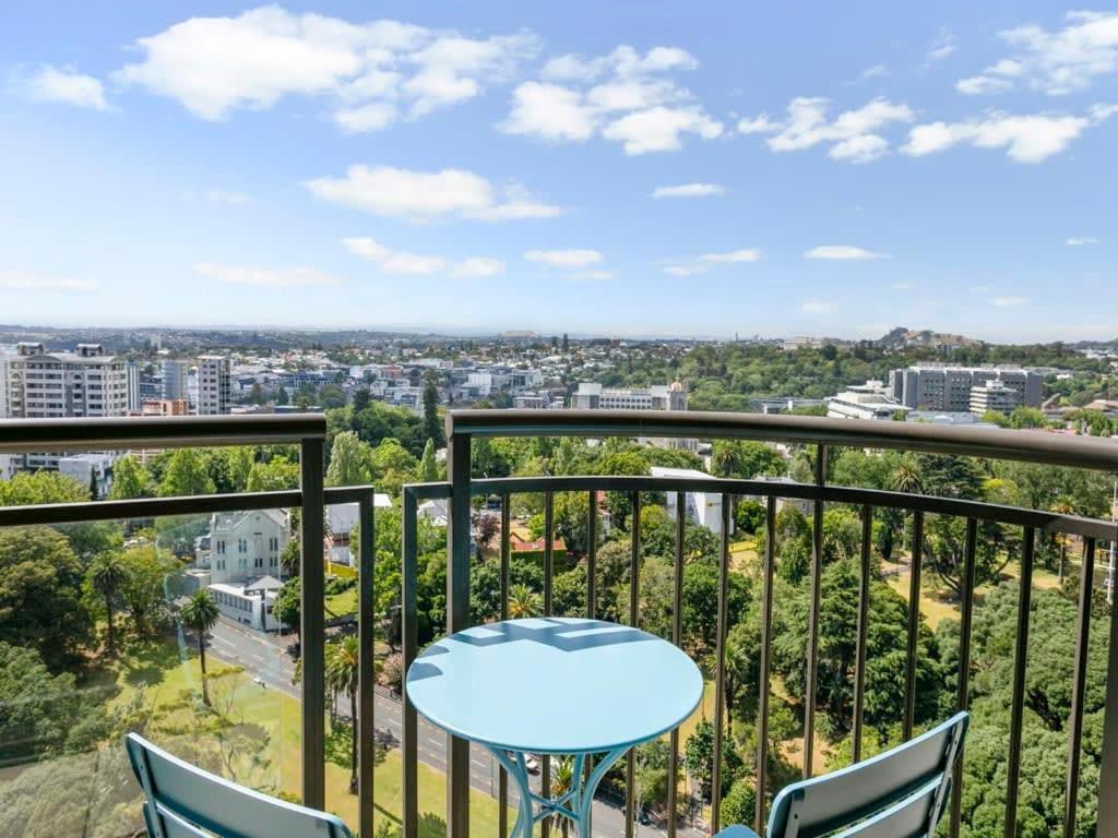 Bright One Bedroom Beauty With Balcony And Unbeatable Views Auckland Exterior foto